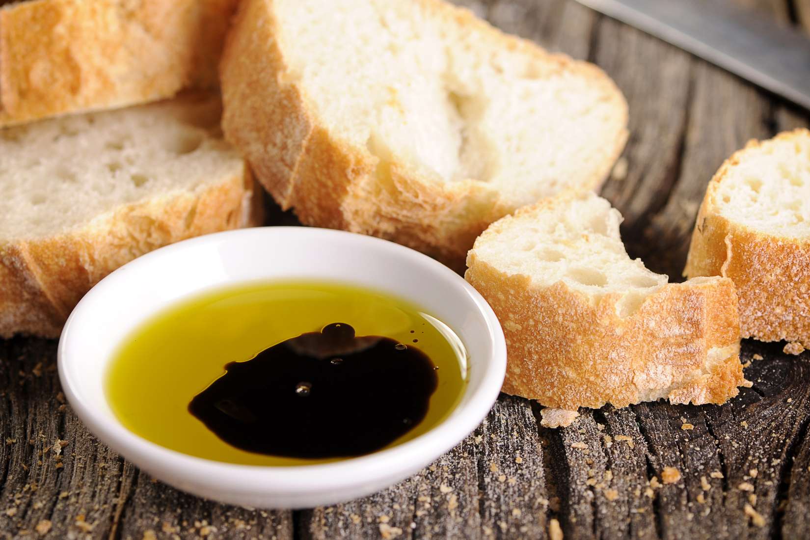 Balsamic vinegar and olive oil and bread